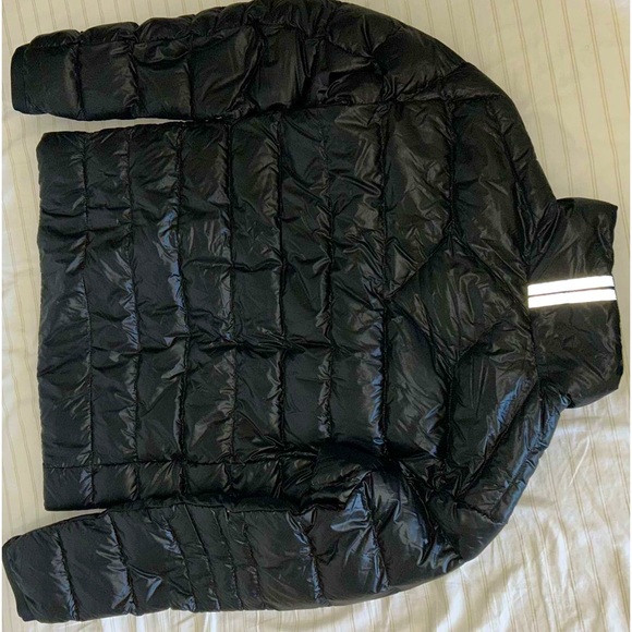 Canada goose, hooded crofton down puffer, size small in men.